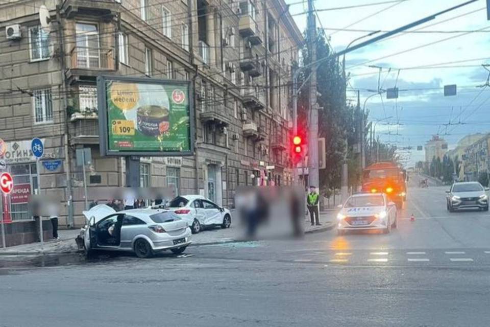 В результате ДТП в центре Волгограда госпитализированы трое