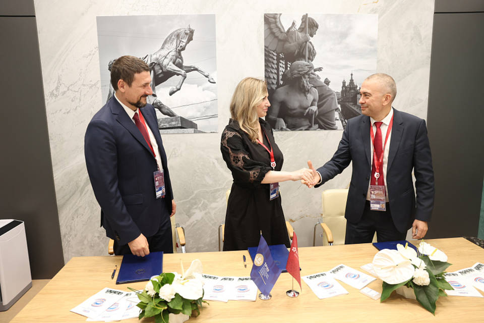 На ПМЭФ-2024 подписано соглашение по развитию волгоградского «Химпрома»