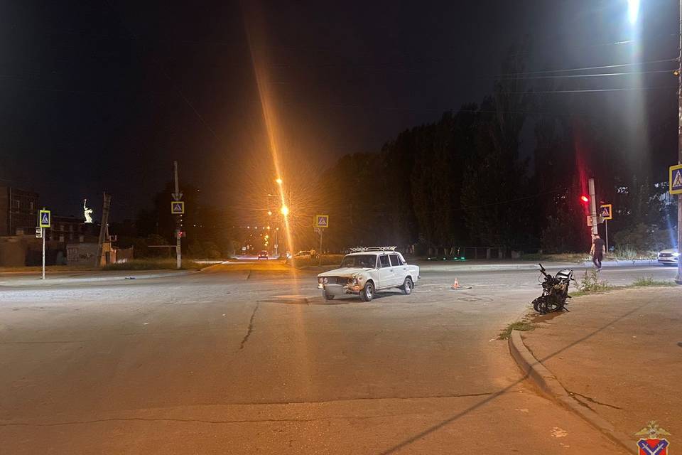 В Волгограде 16-летний водитель ВАЗа врезался в мопед