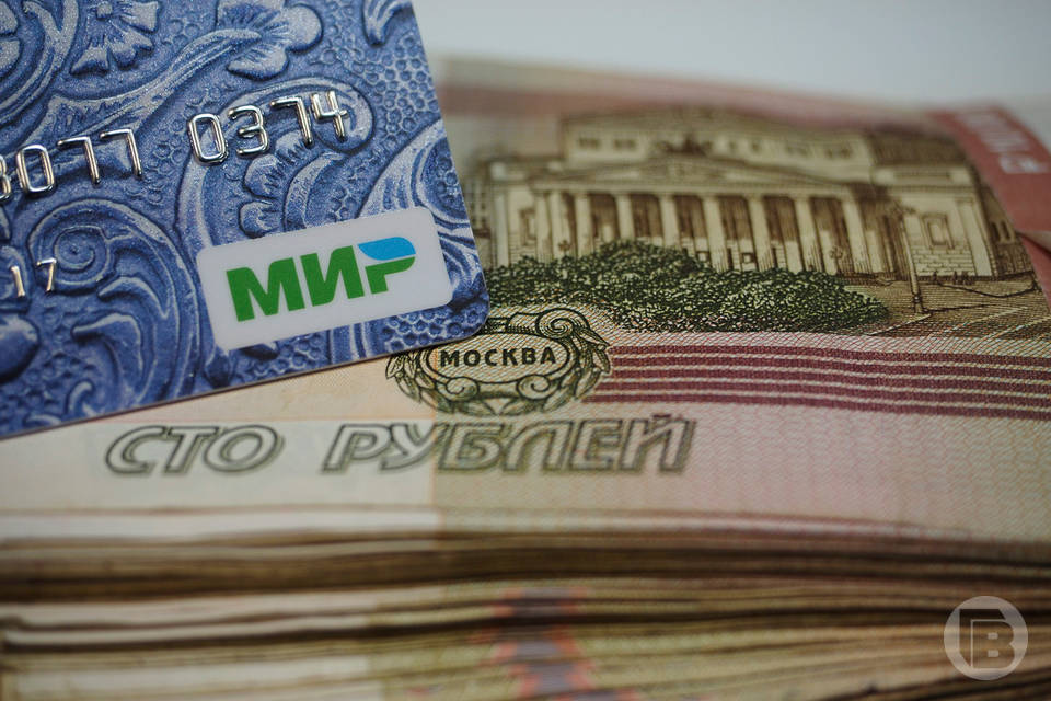 В Волгограде сожитель тайно снял с карты любимой 150 тыс. рублей