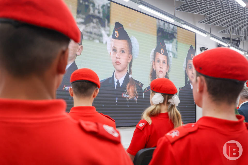 В Волгограде самых достойных юнармейцев наградили медалями