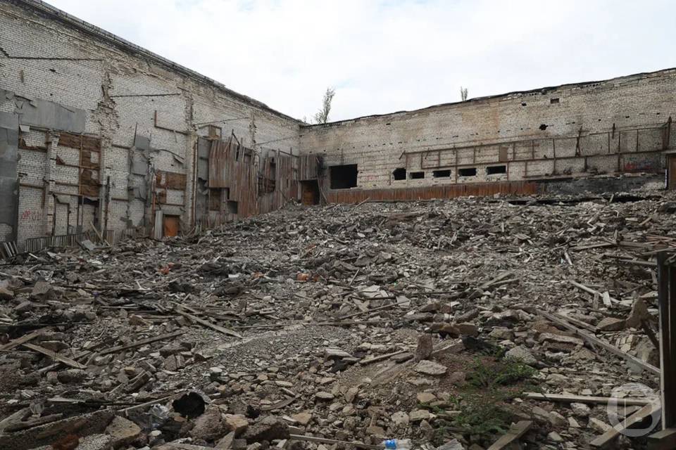 В Волгограде стартовал демонтаж здания кинотеатра «Юбилейный»