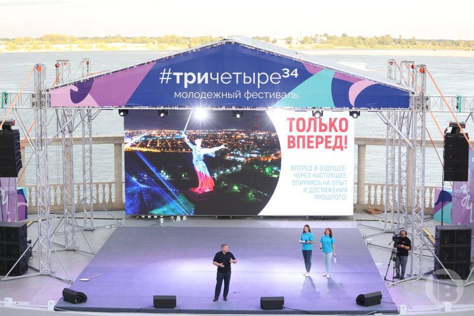 «Фундамент доверия»: эксперт оценила стратегию общения губернатора Бочарова с молодежью