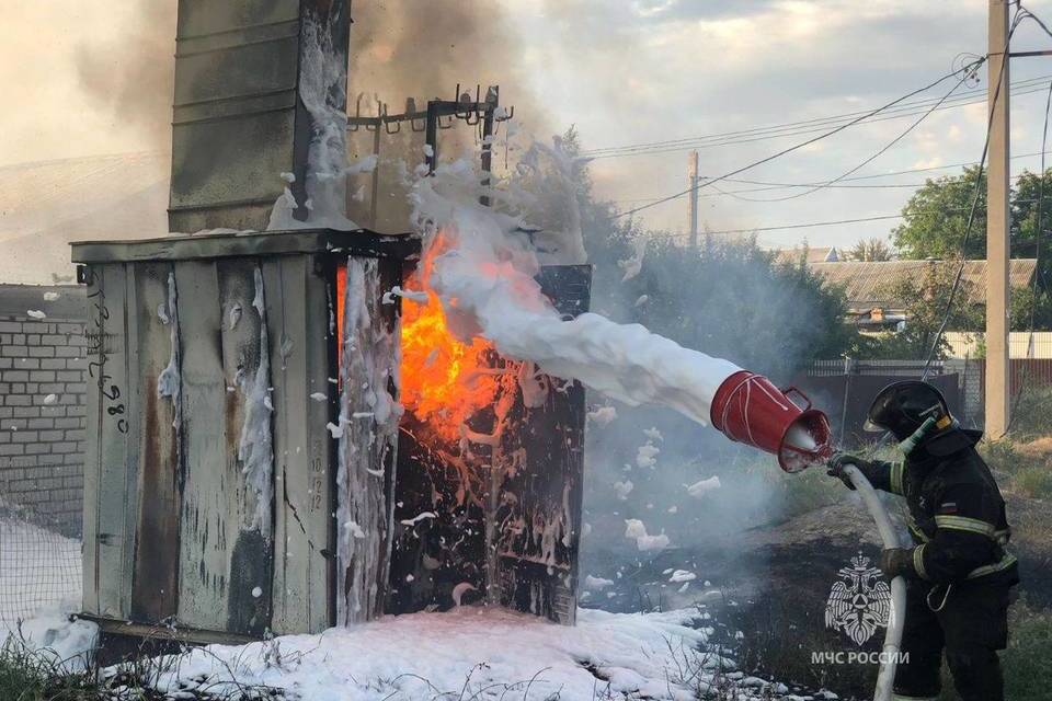 В Волгограде ликвидировали пожар на трансформаторной подстанции