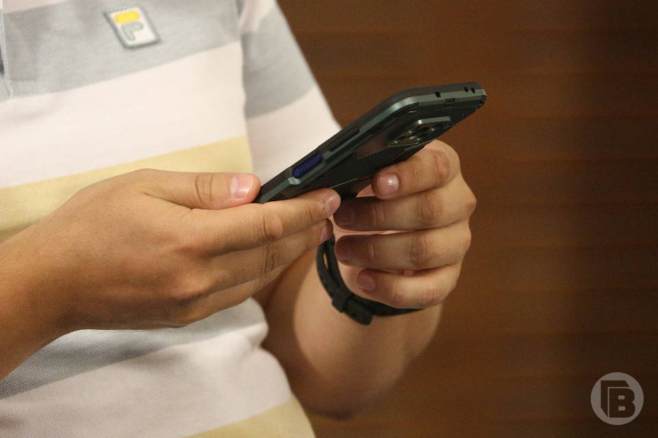Больше половины волгоградских родителей не знают пароли на телефоне детей