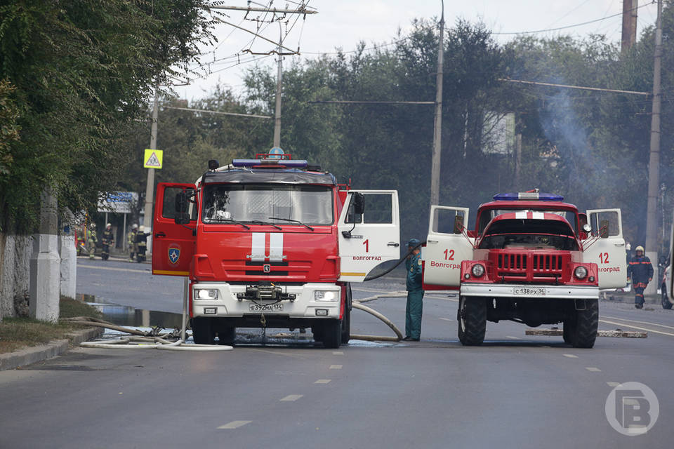 Пожарных вновь заметили на складе в Краснооктябрьском районе Волгограда