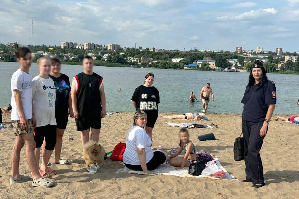В Волгограде полицейские пришли к отдыхающим на пляжи