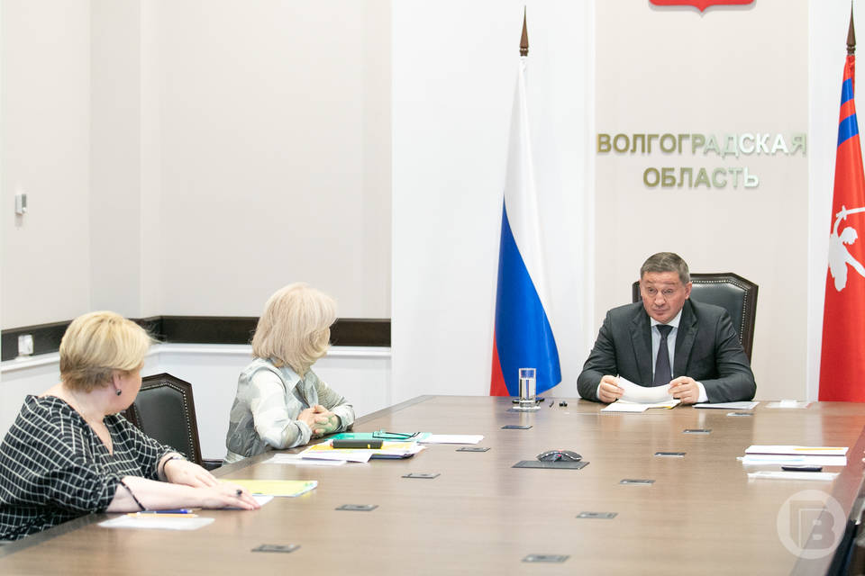 Губернатор Бочаров поставил задачи по проведению летнего отдыха юных волгоградцев