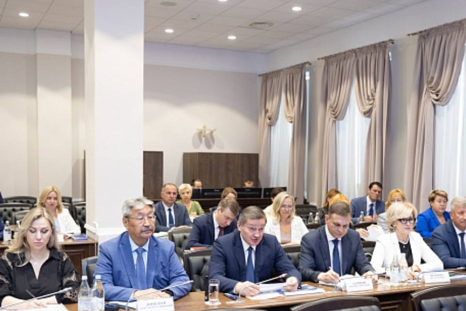 Губернатор Андрей Бочаров обсудил с экспертами строительство центра для участников СВО