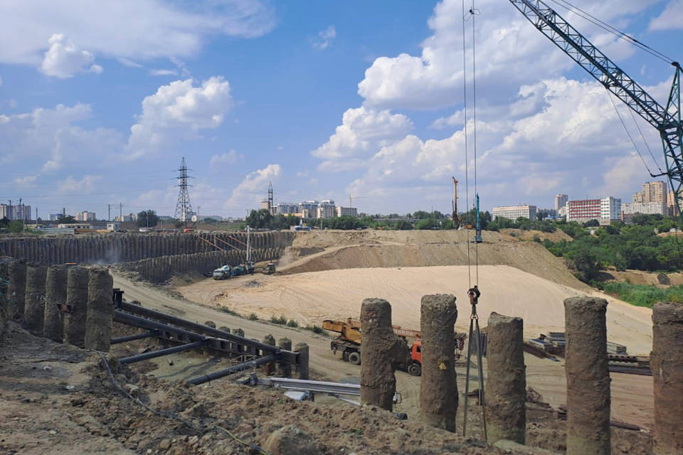 В двух районах Волгограда строят дороги по программе «Стимул»