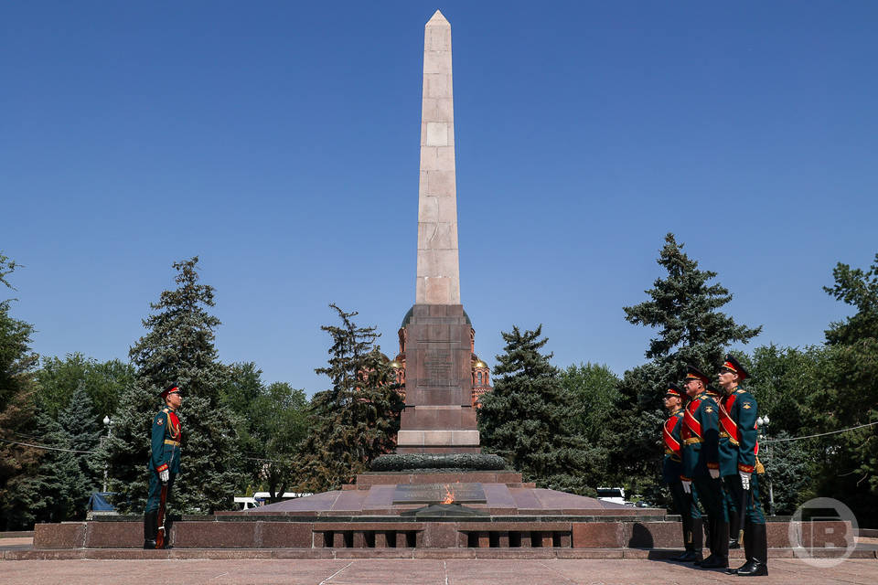 В Волгограде начали обследование братской могилы с Вечным огнем