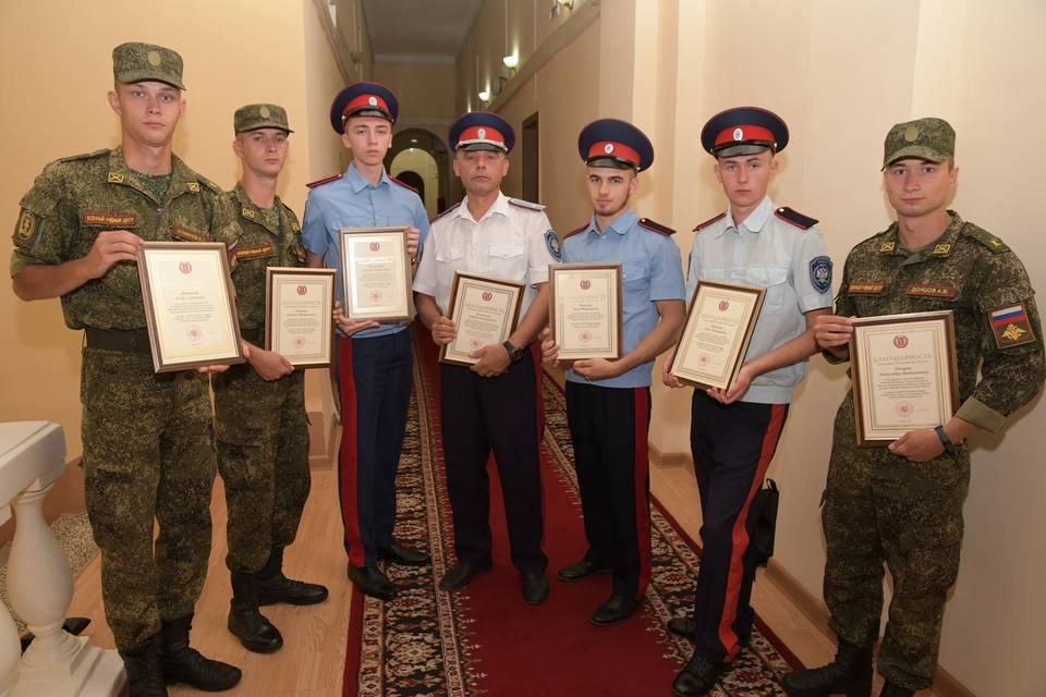 10 юных казаков из Волгограда награждены за участие в московском параде Победы