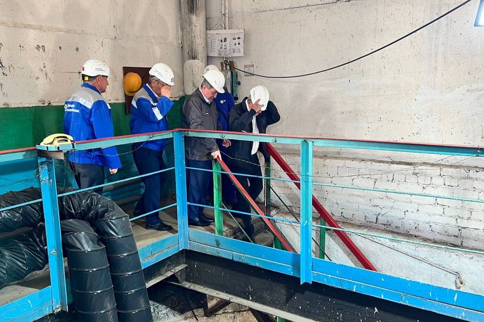 Губернатор Бочаров инспектирует ликвидацию последствий разрушения КНС-3 на юге Волгограда