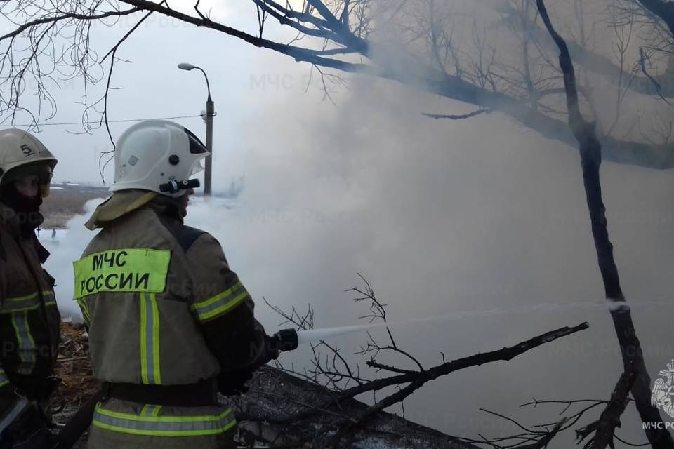 В Волгоградской области ночью сгорел жилой дом