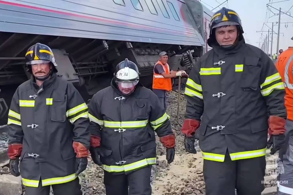 МЧС: все пострадавшие извлечены из поезда под Волгоградом