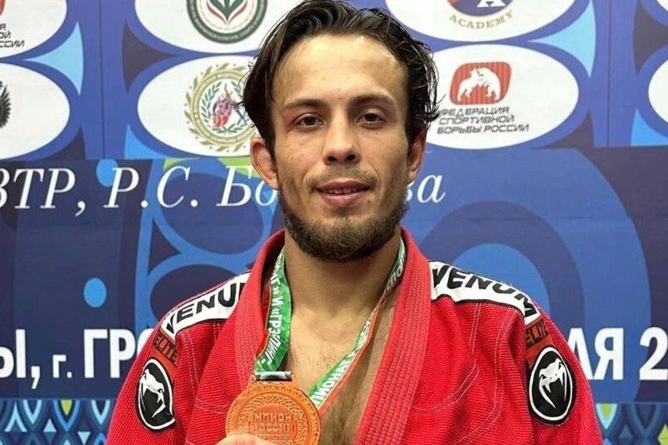 Волгоградский борец вернулся из Грозного бронзовым призером