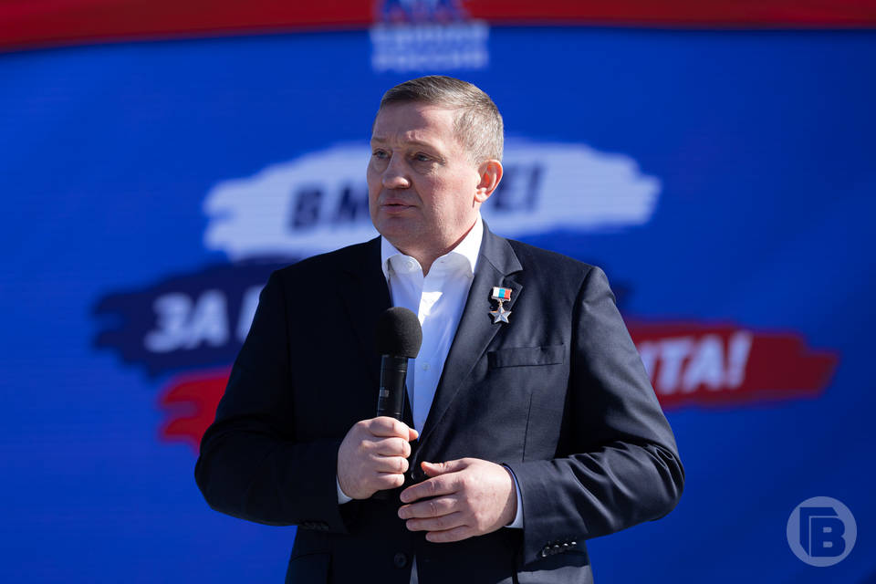 Политолог оценил умение губернатора Бочарова действовать в кризисных ситуациях