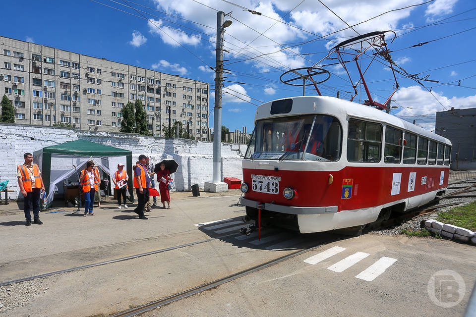 В Волгограде на Ангарском встали трамваи, их заменили на автобусы