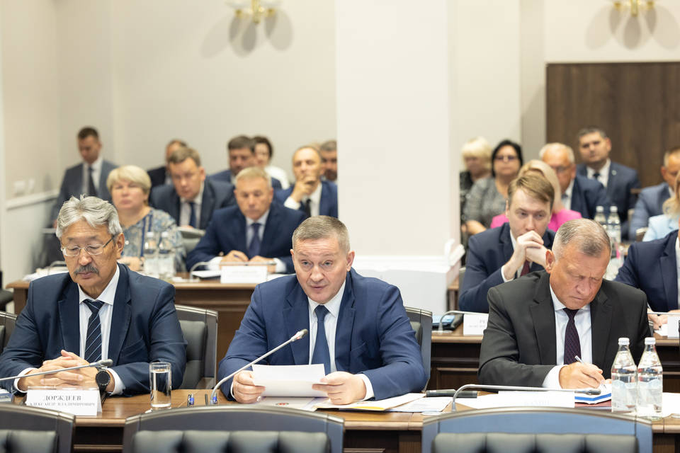 Губернатор провел стратегическую сессию по демографии в Волгоградской области