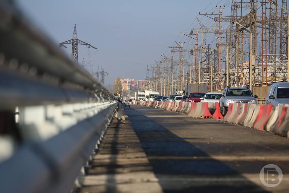 До 1 сентября продлено ограничение движения грузовиков через Волжскую ГЭС