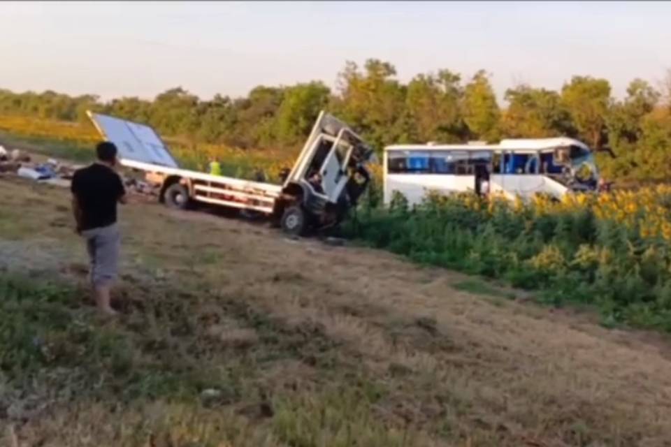 Под Волгоградом разбился автобус "Астрахань - Москва", водитель погиб