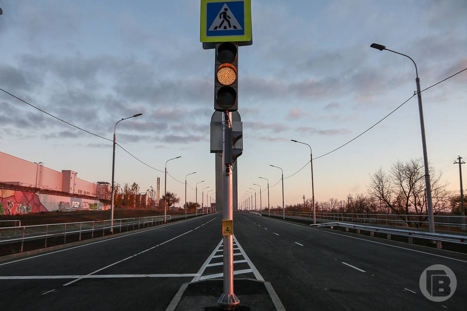 В Волгограде установили светофоры на трех оживленных участках дорог