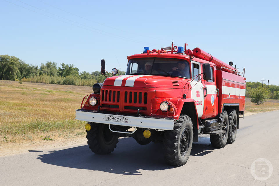 Под Волгоградом в прицепе фуры сгорел товар