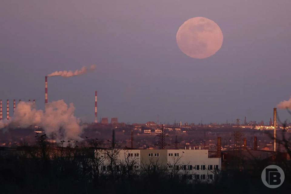 На сильный запах гари пожаловались в Волжском