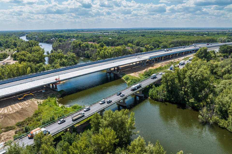 В Волгоградской области пустят движение по новому мосту через ерик Гнилой