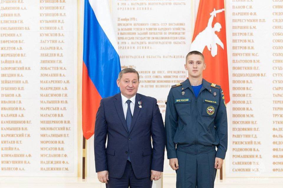 Сотруднику МЧС вручили награду «Заслуженный спасатель Волгоградской области»