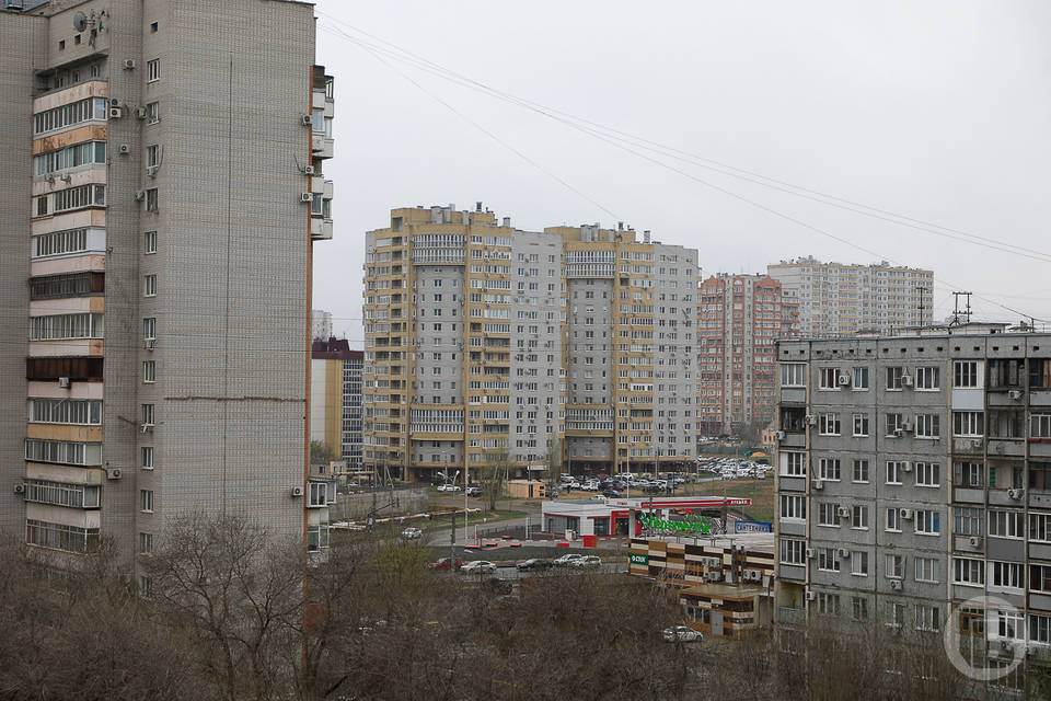 Тело 39-летнего мужчины найдено около многоэтажки в Волгограде