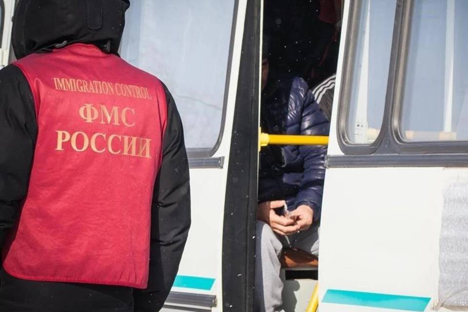 В Волгограде суд выдворил из России иностранку