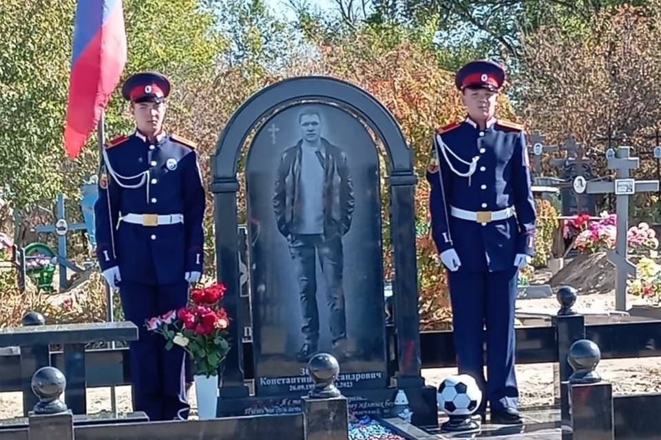 Под Волгоградом установили памятник герою СВО Константину Зоткину