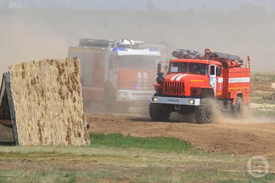 В волгоградском поселке Верхнезареченский произошел пожар