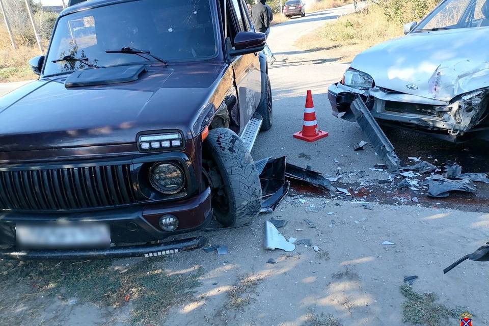 Под Волгоградом четыре человека пострадали в мощном ДТП