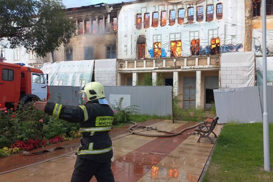 В Саратовской области осудят чиновника, по вине которого мог загореться Дом офицеров