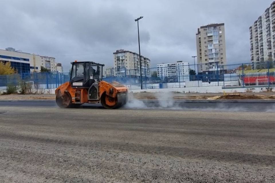 В Волгограде на Семи ветрах уложили второй слой асфальта новых дорог