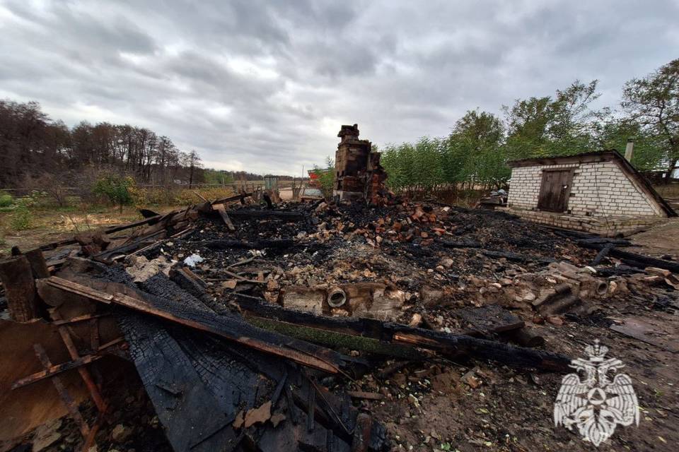 Волгоградец сгорел на пожаре в деревянном доме