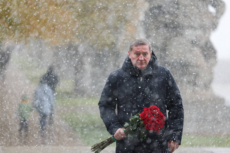 Андрей Бочаров в День народного единства поднялся на Мамаев курган