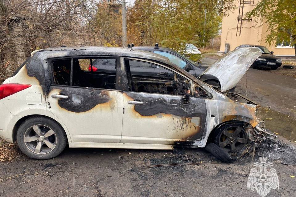 В Волгограде как спички сгорели три легковушки