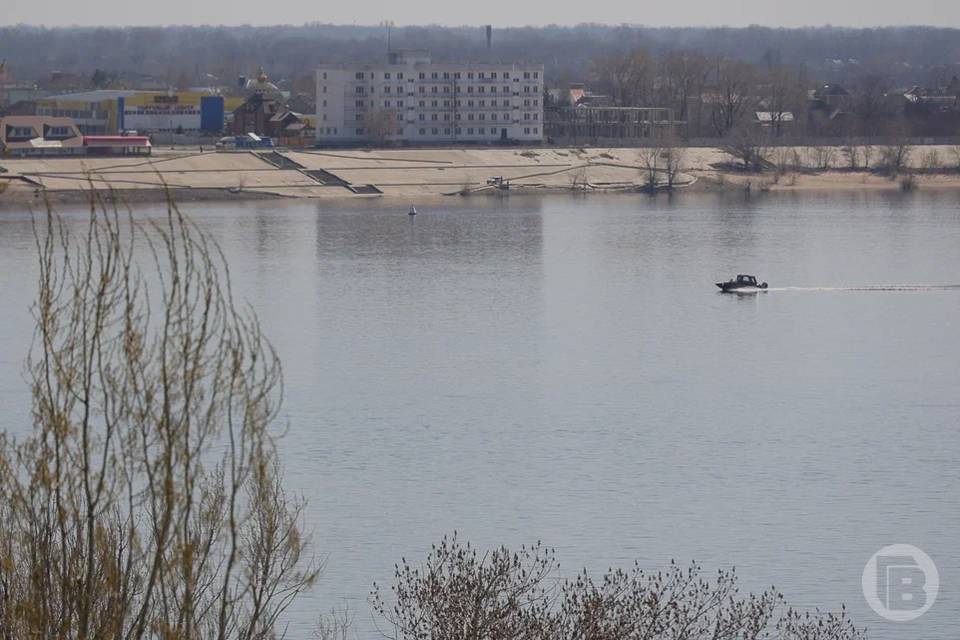 Прокуратура в Волгограде потребовала возместить ущерб, причиненный Волге затонувшим судном