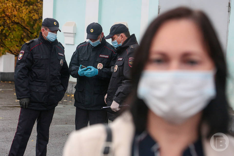 Волгоградцу в балаклаве пробили голову битой из-за замечания