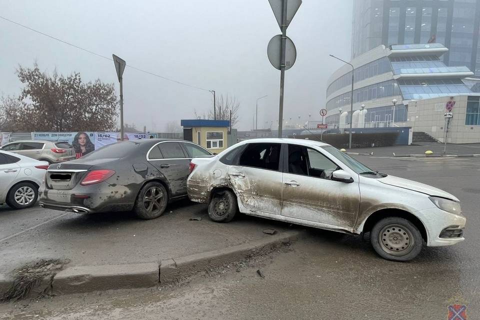 Тройное ДТП произошло у «Волгоград-Сити»