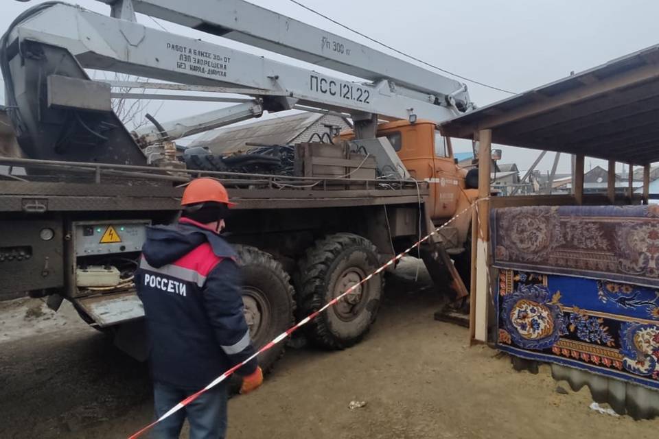 Нарушения выявили волгоградские энергетики во время рейда в цыганском поселке