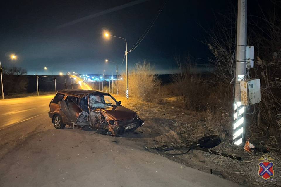 В Волгограде «МАЗ» подтолкнул «Хонду» к столбу