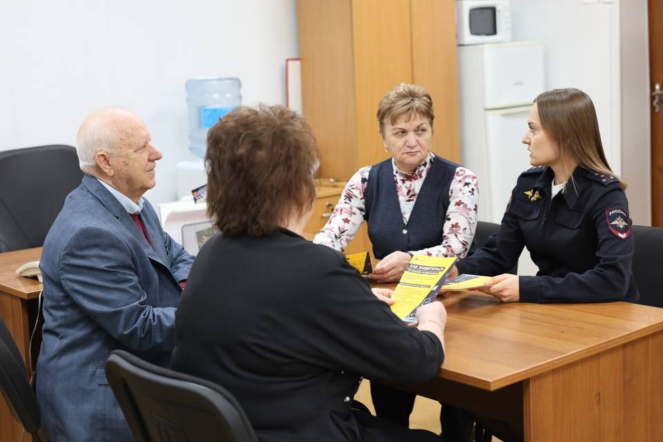 Волгоградским ветеранам рассказали, как не стать жертвами мошенников