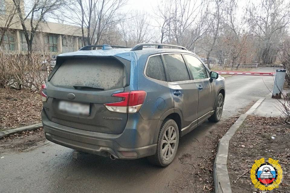 В Волгограде водитель получил штраф за езду по тротуарам