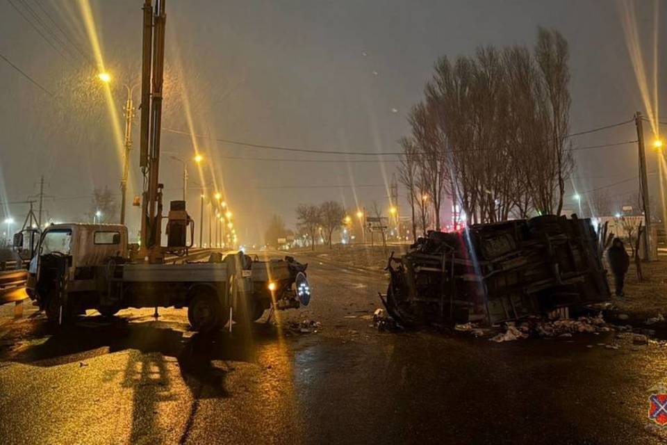 Водитель ГАЗа погиб в ДТП в Волгограде