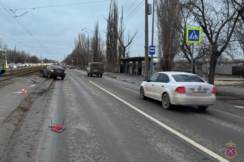 Двух пешеходов сбили на юге Волгограда