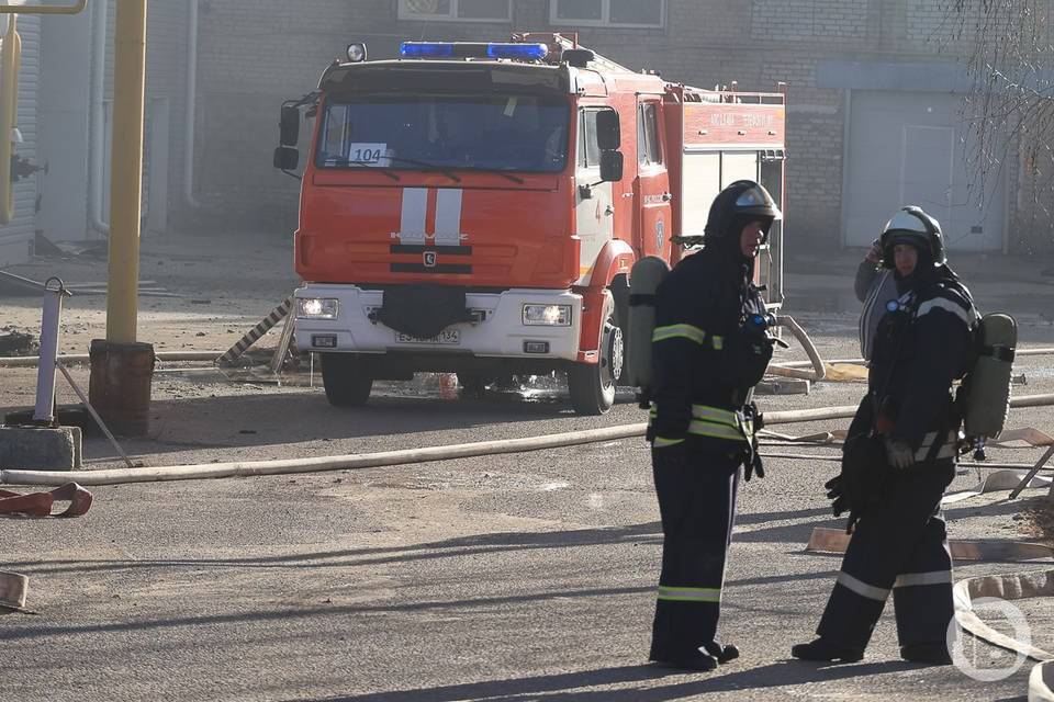 Гараж и автомобиль час горели в Волгограде